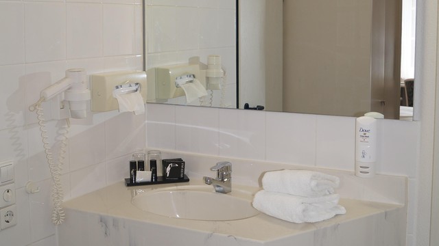Standard Zimmer Waschbecken